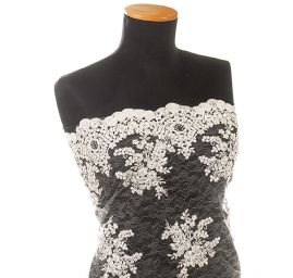 Krajka jemná výšivka na vzorovém tylu smetanová