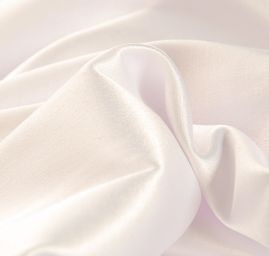 Pružný satén smetanový