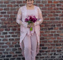 Krajka jemná výšivka na vzorovém tylu starorůžová