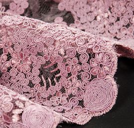 Krajka jemná výšivka na vzorovém tylu starorůžová