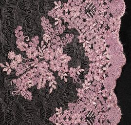 Krajka jemná výšivka na vzorovém tylu starorůžová