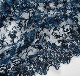 Krajka výšivka na vzorovém tylu tm.modrá