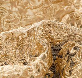 Krajka zlatá výšivka na tylu ornament