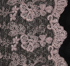 Krajka jemná výšivka na tylu fialovošedá