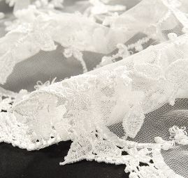 Krajka plastická výšivka na tylu slonová kost