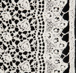 Efektní hrubá krajka jemný květinový motiv bílá