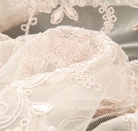 Krajka výšivka na tylu béžová