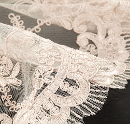 Krajka výšivka na tylu béžová