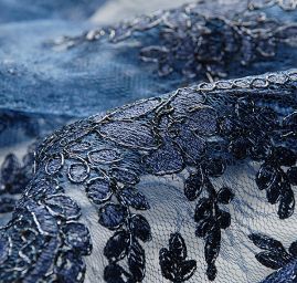 Krajka efektní lurexová výšivka tm. modrá