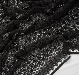 Efektní hrubá kajka jemný květinový motiv černá