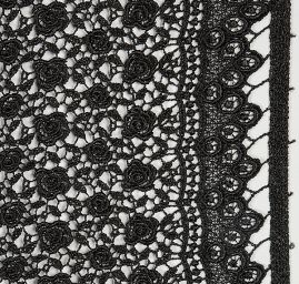 Efektní hrubá kajka jemný květinový motiv černá