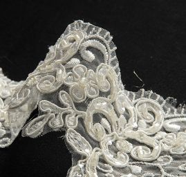 Krajka lem slonová kost korálky/flitry/rokajl