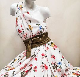 Viskozová šatová látka tisk květin bílá