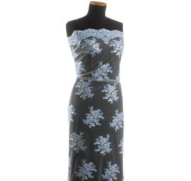 Krajka na hladkém tylu světle modrá II.jakost