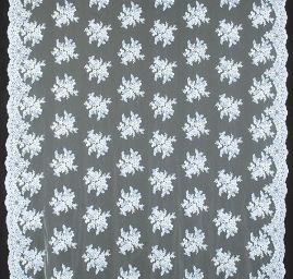 Krajka na hladkém tylu světle modrá II.jakost