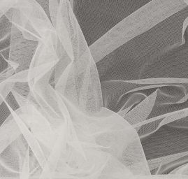 Tyl jemný světle šedý 280cm