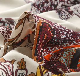 Viskozová šatová látka šátkový vzor vínový