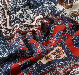 Viskozová šatová látka šátkový vzor modrý