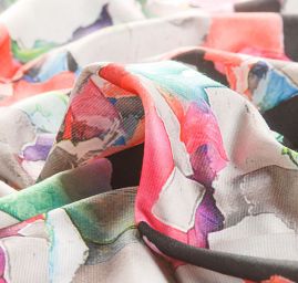 Úplet vyšší gramáže abstraktní barevný tisk