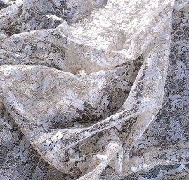 Krajka vzor hrozny bílá/zlatá barva