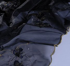 Vyšívaná organza