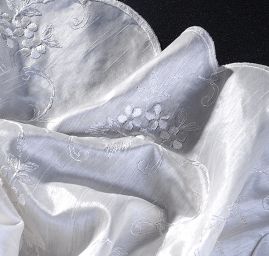 Organza s bordurovou výšivkou smetanová