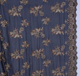 Efektní vyšívaný šifón v černé barvě