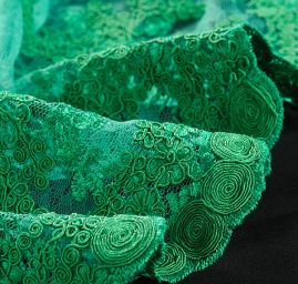 Krajka na vzorovém tylu květy sytě zelená