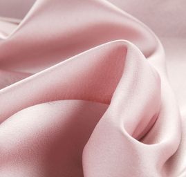 Krep satén pružný perlový starorůžový