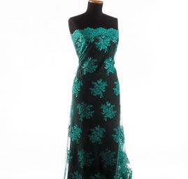 Krajka na hladkém tylu květy smaragdově zelená