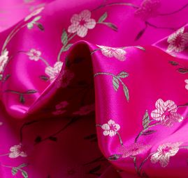 Brokát orientální vzor květů fuchsiový