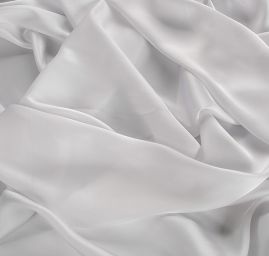 Pružný satén hladký světle šedostříbrný
