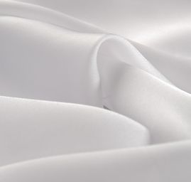 Pružný satén hladký světle šedostříbrný