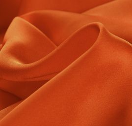 Pružný satén hladký skořicový