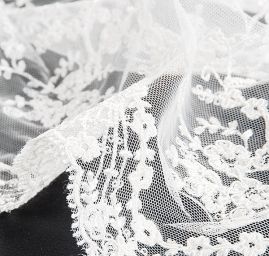 Krajka výšivka na tylu květinová smetanová