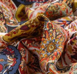 Viskozová šatová látka tisk květinové medajlony na černém podkladě