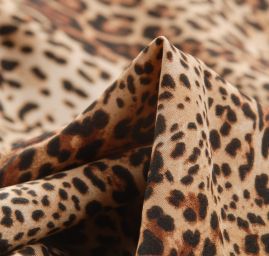 Satén matný jemný imitace hedvábí tisk zviřecí vzor