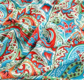 Viskozová šatová látka tisk paisley vzor zelenočervený