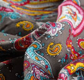 Etamín bavlna kašmírový paisley vzor šedý