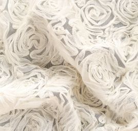 Tylová síť se stužkovou výšivkou smetanová