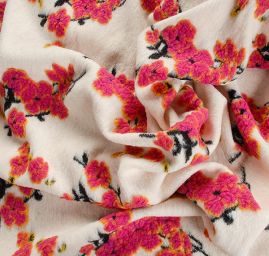 Art textil vařená vlna vzor květů višně slonová kost