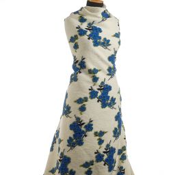 Art textil vařená vlna vzor květů višně smetanová