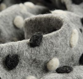 Art textil vařená vlna vzor puntíků černá/bílá