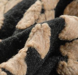 Art textil vařená vlna vzor květin černá