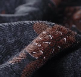 Košilová látka motiv květů modrá/hnědá