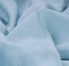 Jemný hedvábný organtýn azurové barvy
