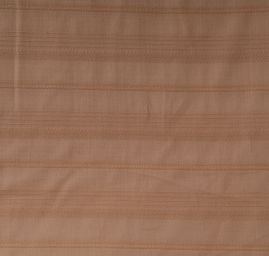 Jemná látka s žakárovým vzorem oříšková