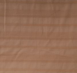 Jemná látka s žakárovým vzorem oříšková