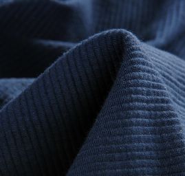 Bavlněný úplet plastický vzor proužku tm. modrý