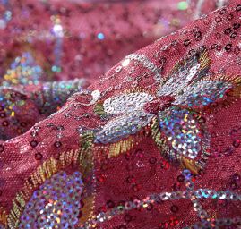 Efektní krajka vyšívka flitrů na tylu vínová